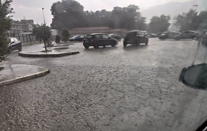 mpourini paralimnios