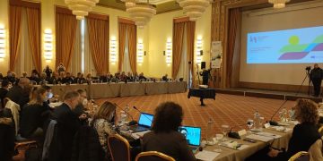 epitropi parakoloutisis neou espa