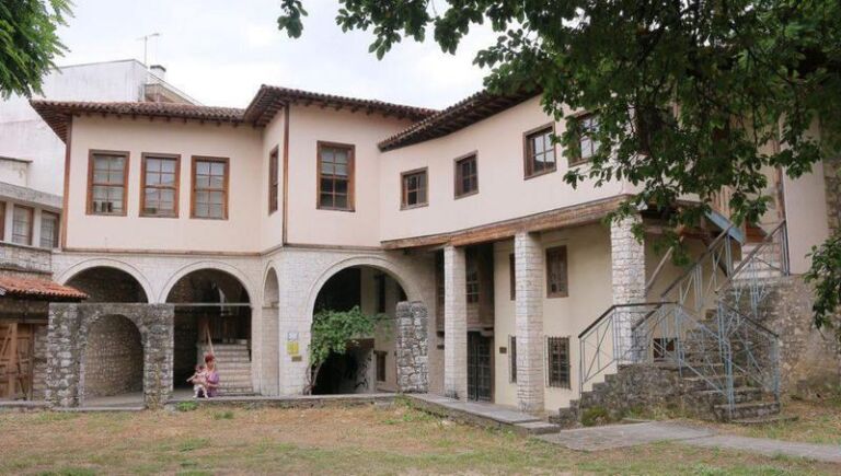 arxontikopyrsinella 960x543 1