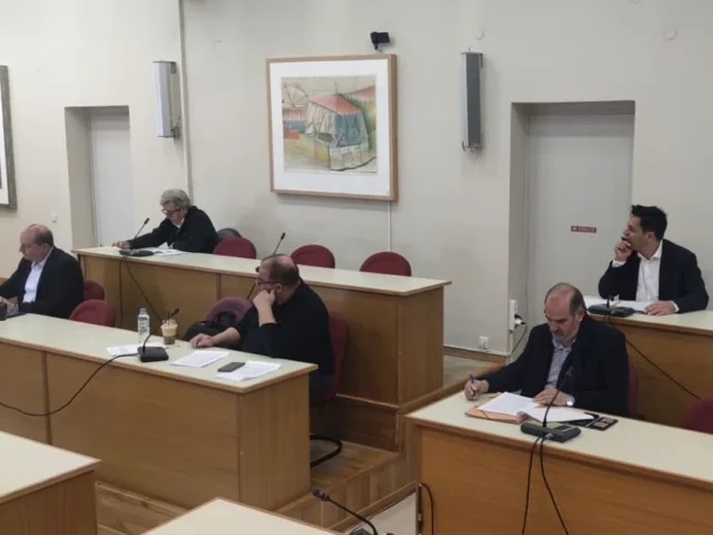 epitropi antipoliteusi