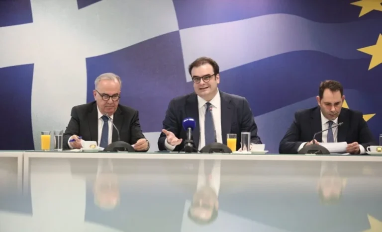 pierakakis oikonomia