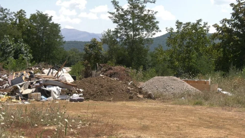 Νέα χωματερή δίπλα στον δακτύλιο.. Εκτός ελέγχου τα ογκώδη! 2 ogkodi daktilios