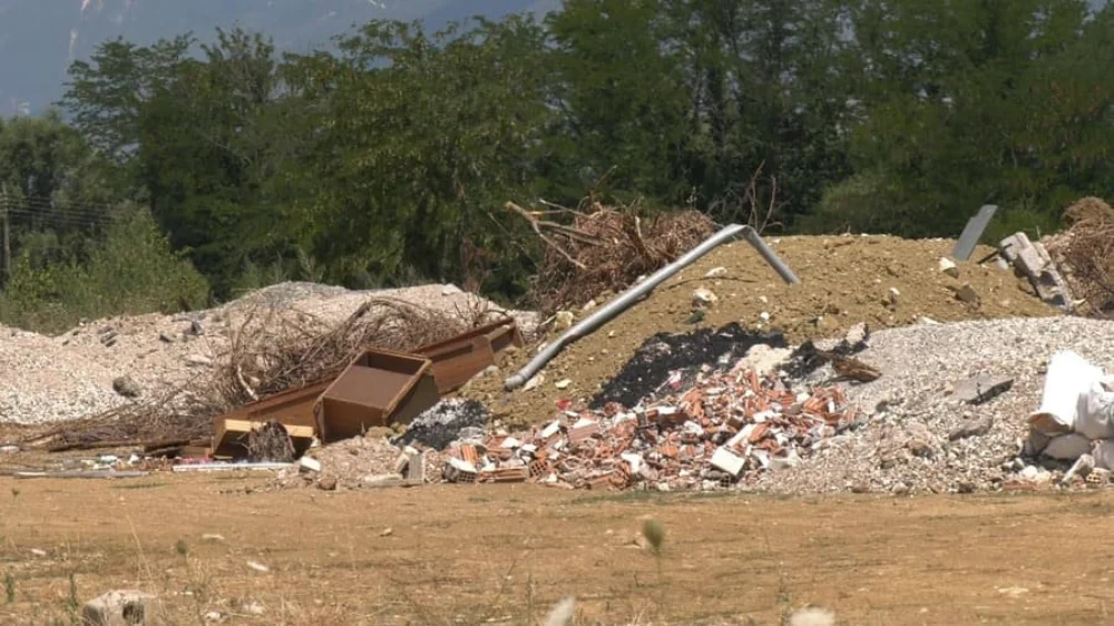 Νέα χωματερή δίπλα στον δακτύλιο.. Εκτός ελέγχου τα ογκώδη! 1 ogkodi daktilios