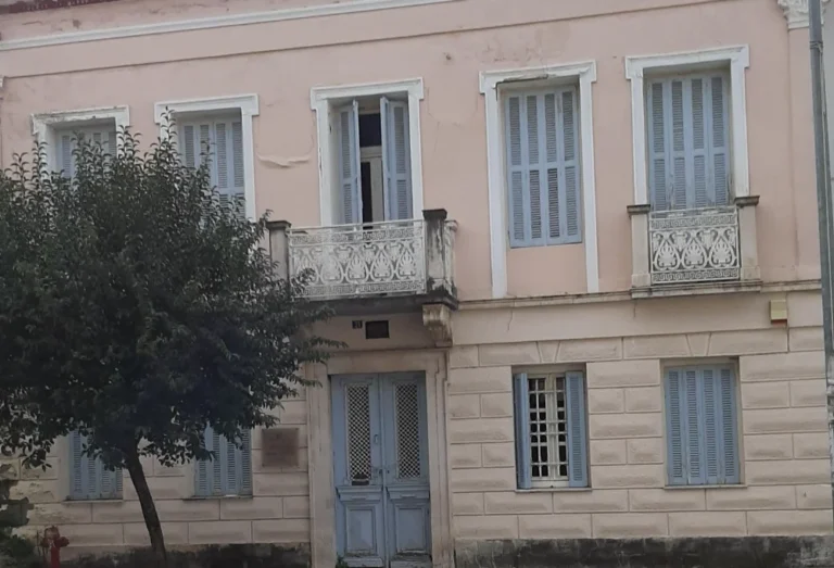 arxontiko isminis tzavela