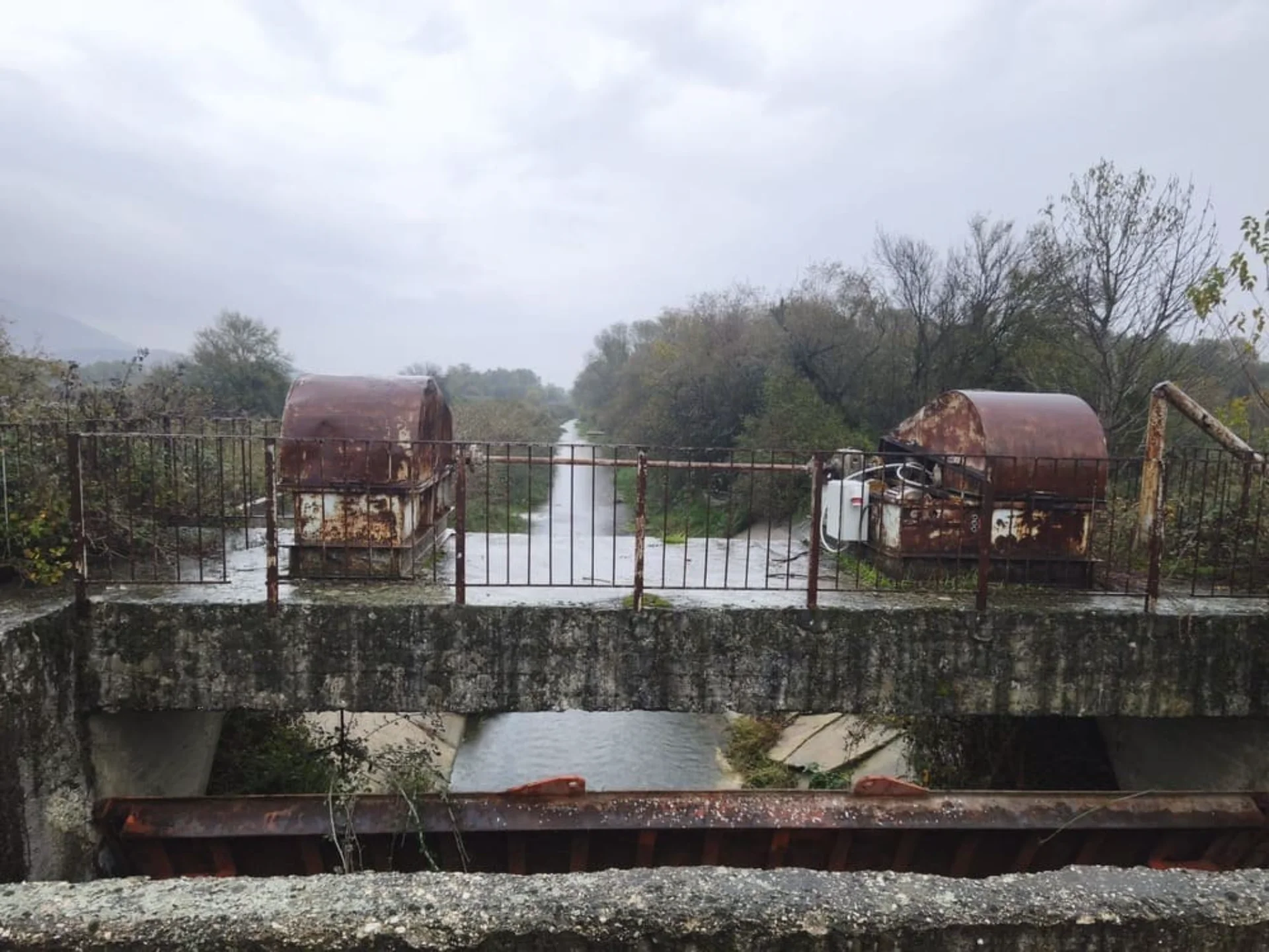 Κάθε φορά που βρέχει… λύματα στην τάφρο της Λαψίστας- Αποκαλυπτικές εικόνες 2 limata tafros
