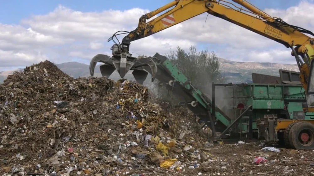 Εκτεθειμένοι Περιφέρεια και Δήμος… Συνεχίζεται η εναπόθεση και ο θρυμματισμός ογκωδών στο Κάτω Νεοχωρόπουλο 1 neoxoropoulo