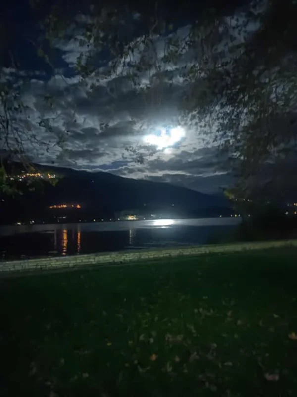 Όταν το φεγγάρι χορεύει με τα σύννεφα πάνω από την Παμβώτιδα! 1 fegari sinerfa