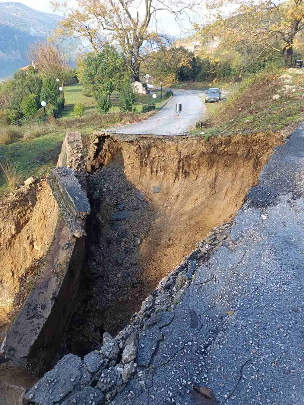 Βομβαρδισμένο τοπίο τα Κεντρικά Τζουμέρκα 1 kentrika tzoumerka