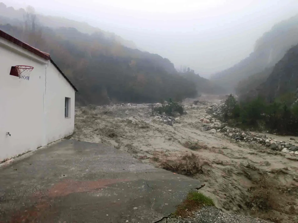 Μεγάλες ζημιές και αποκλεισμένα χωριά στα Κεντρικά Τζουμέρκα 1 kentrika tzoymerka