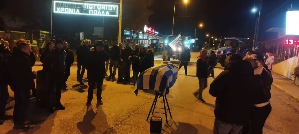 Οργή στο μπλόκο Καλπακίου… Θρηνούν τον Έλληνα αγρότη και καταγγέλλουν την διαπλοκή του ΟΠΕΚΕΠΕ 2 kalpaki agrotes