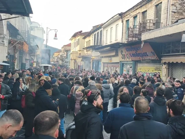 paramoni protoxronias ()