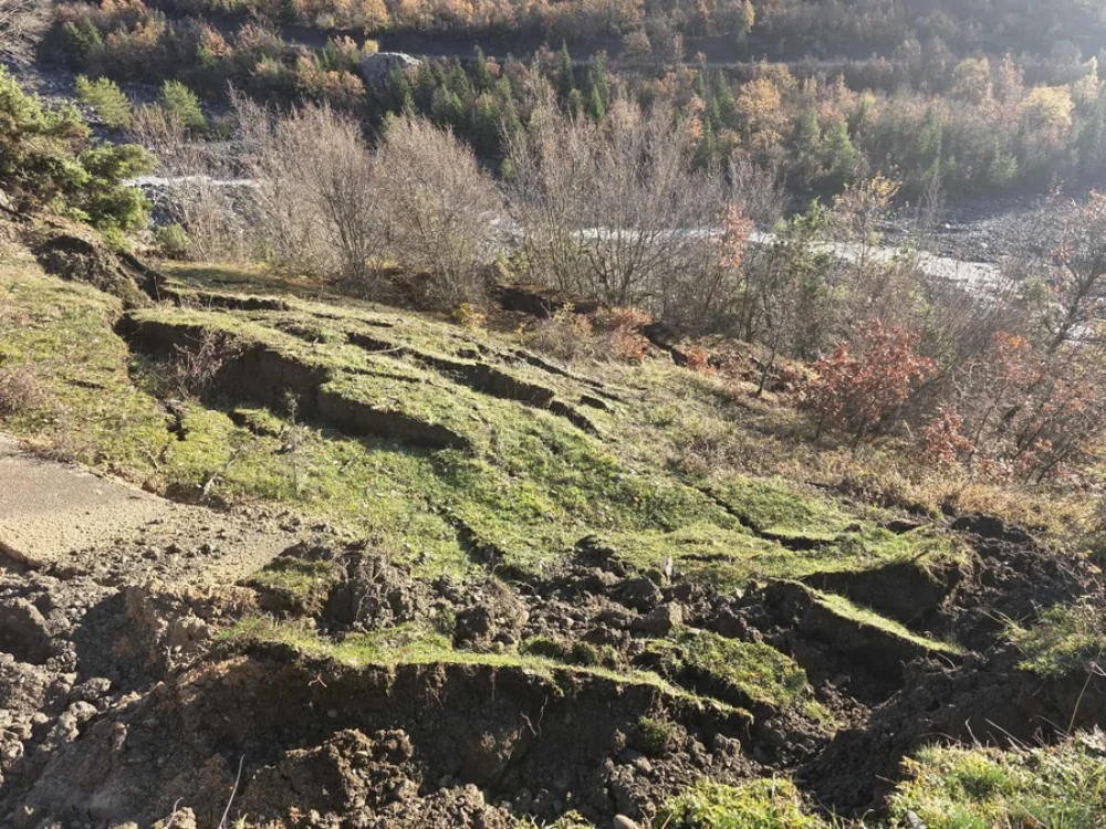 Μεγάλη και ανησυχητική καθίζηση στο Πληκάτι Κόνιτσας 1 plikati katizisi
