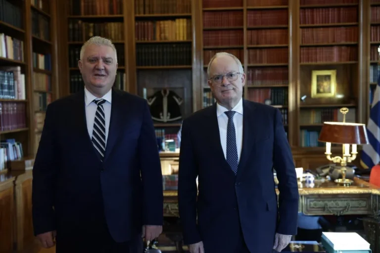 tasoula apokentromenos