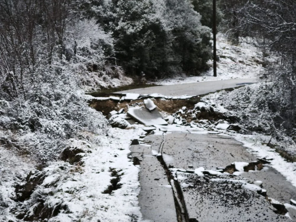 Κακοκαιρία σαρώνει την Ήπειρο: Πλημμύρες, κατολισθήσεις, καθιζήσεις και χιονοπτώσεις 1 kakokairia