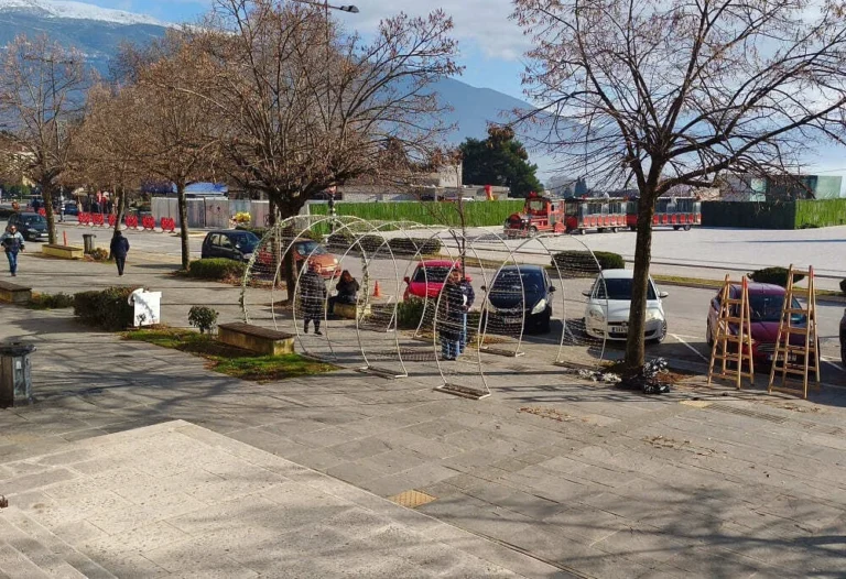 stolismos plateia ()