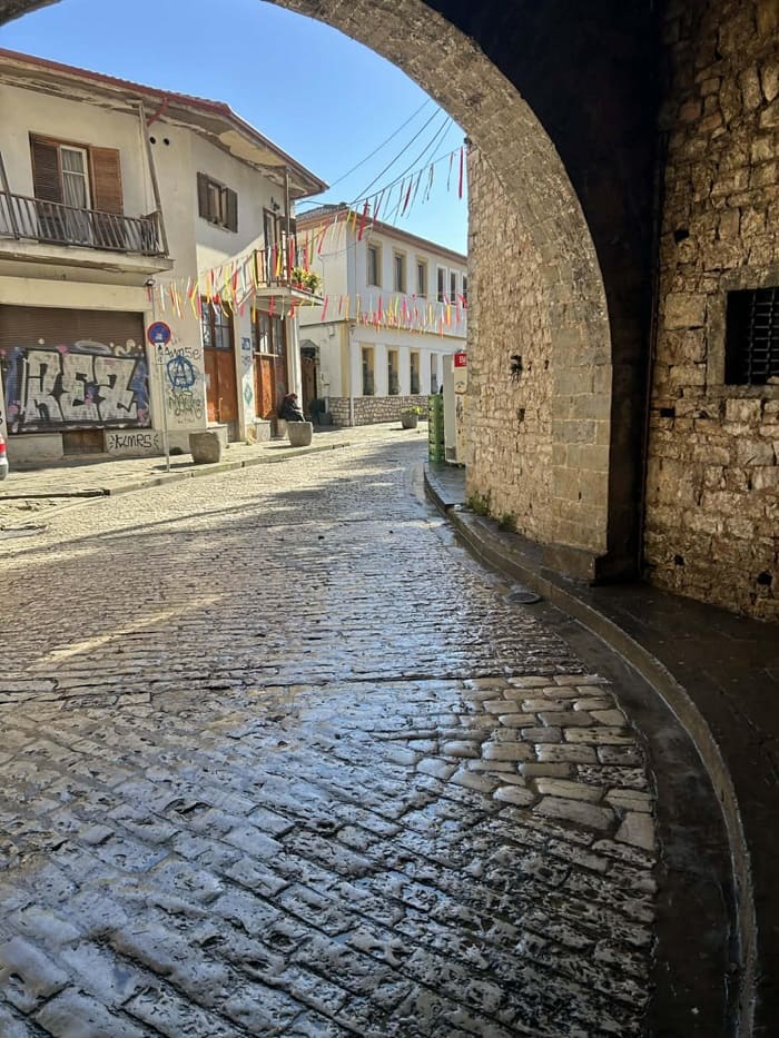 Όταν έσβησε η τζαμάλα στο Κάστρο, κάποιοι έμειναν πίσω για να καθαρίσουν 1 kastro kat