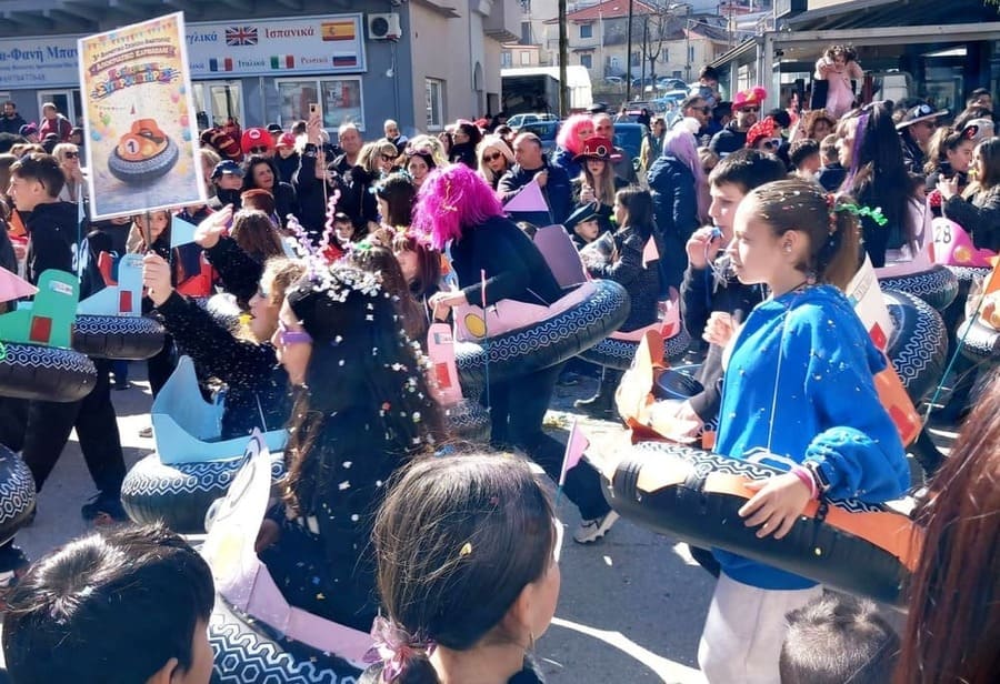 Ο Κατσικάς το έζησε! Κέφι, σάτιρα και πλήθος κόσμου στο καρναβάλι 3 katsika karnavali