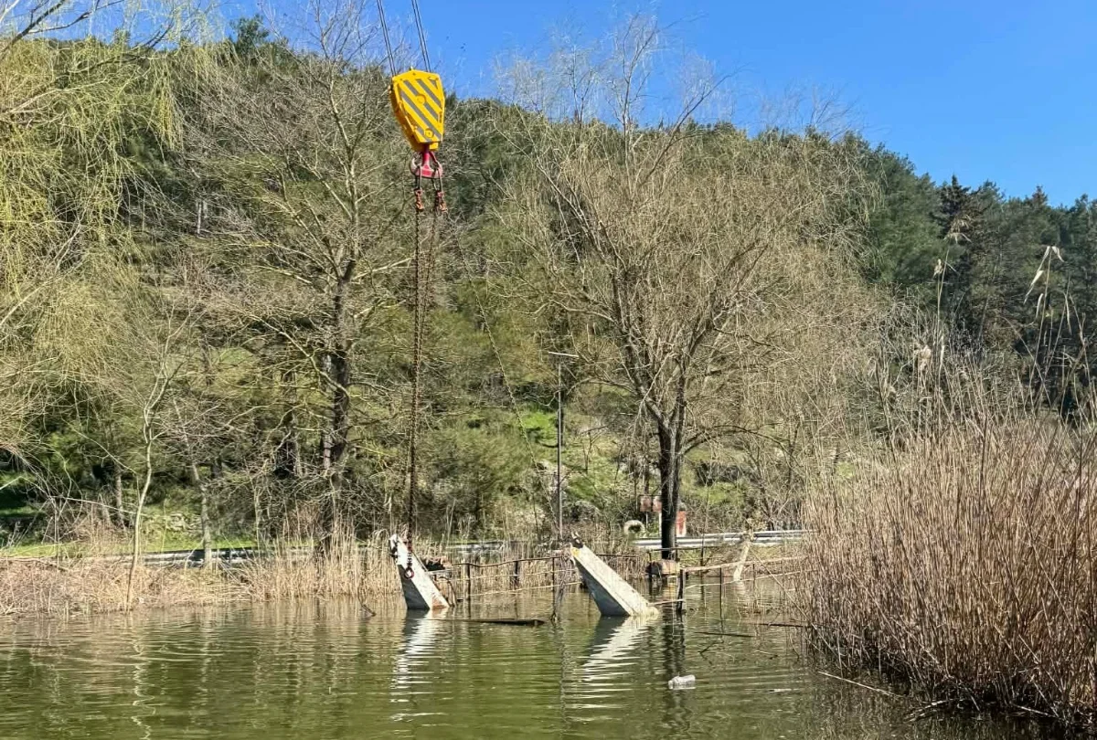 Οριστικό τέλος για τη βυθισμένη πλατφόρμα της Παμβώτιδας μετά από 18 χρόνια 1 platforma