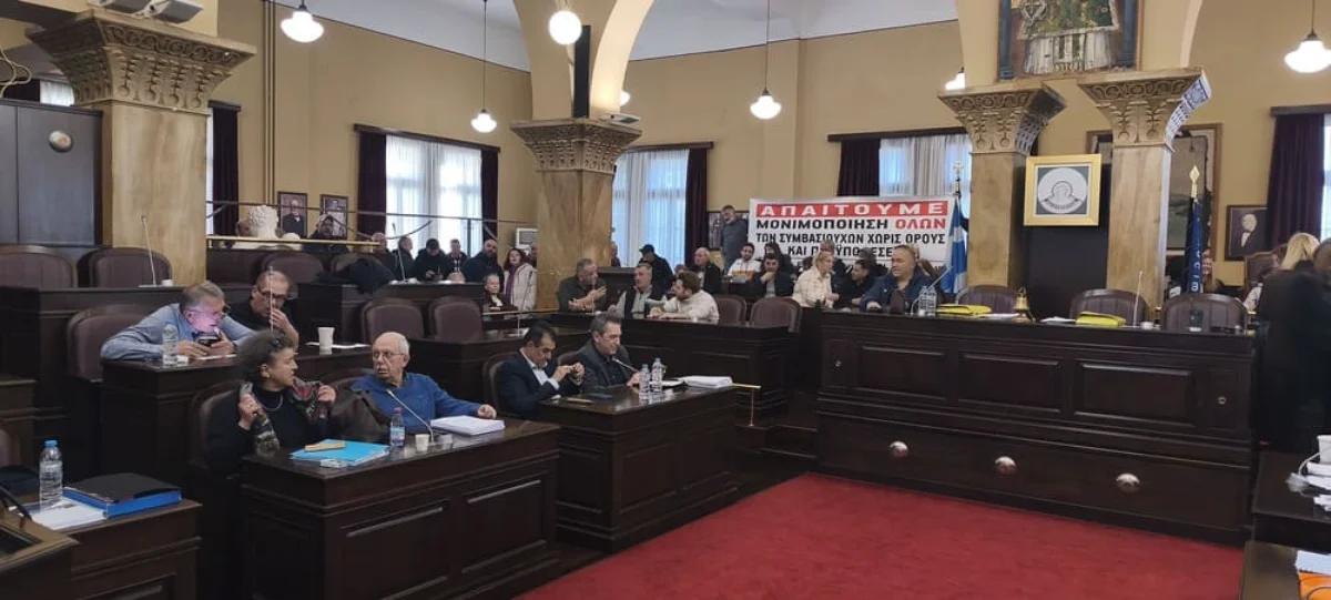 Πολιορκία στο Δημαρχείο: Εργαζόμενοι, γονείς και οδηγοί ταξί «στα κάγκελα» για την καθημερινότητα των Ιωαννίνων 2 diamartia dimarxeio