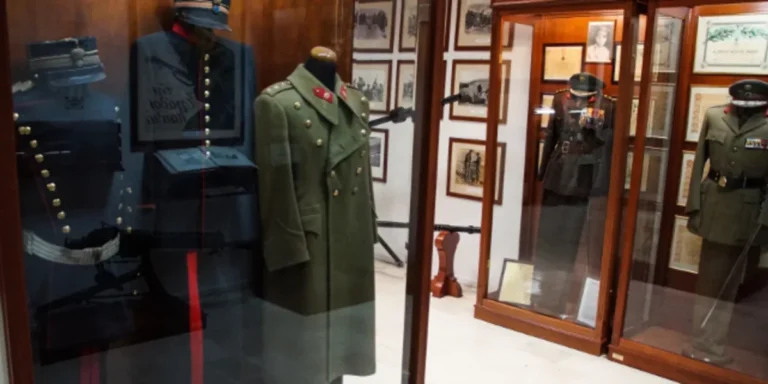 stratiotiko mouseio kalpaki