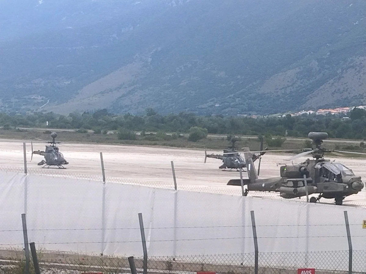 Χαμηλές πτήσεις στρατιωτικών ελικοπτέρων και.. στάση στο αεροδρόμιο Ιωαννίνων! 1 elikoptera aerodromioioannina