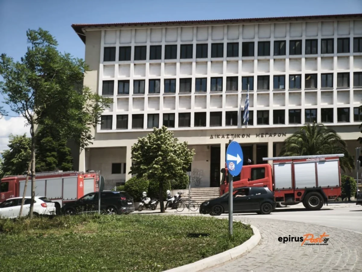 Ιωάννινα: Αναστάτωση στο Δικαστικό Μέγαρο- Φωτιά από κρατούμενο στο Τμήμα Μεταγωγών -ΦΩΤΟ 1 fotia dikastiko
