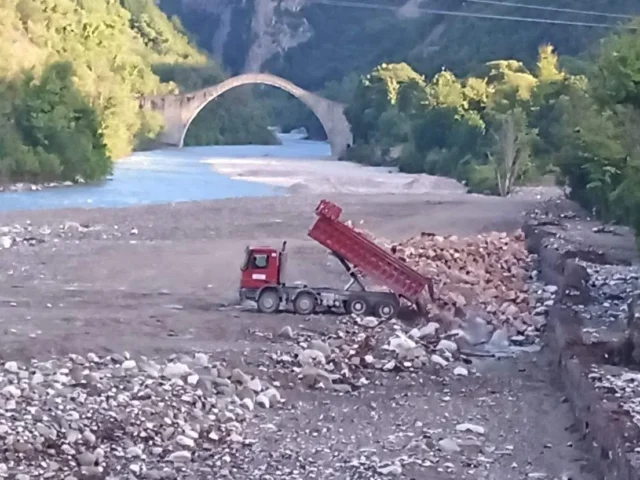 gefiri adrani