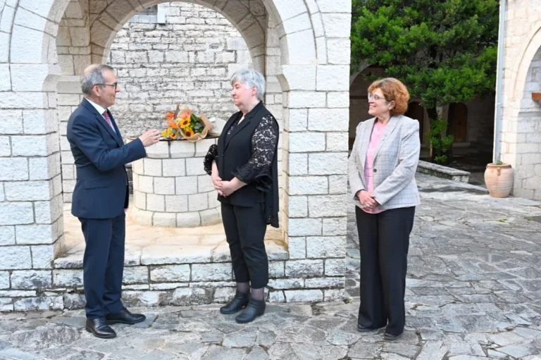 zoumpouli foinikas