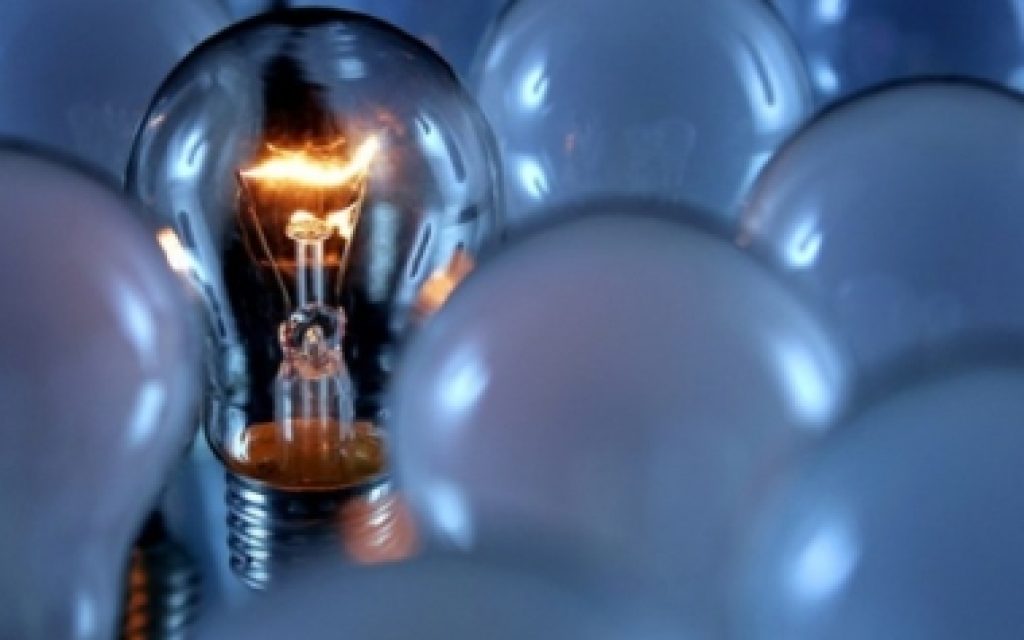 LAMPS EKSYPNES