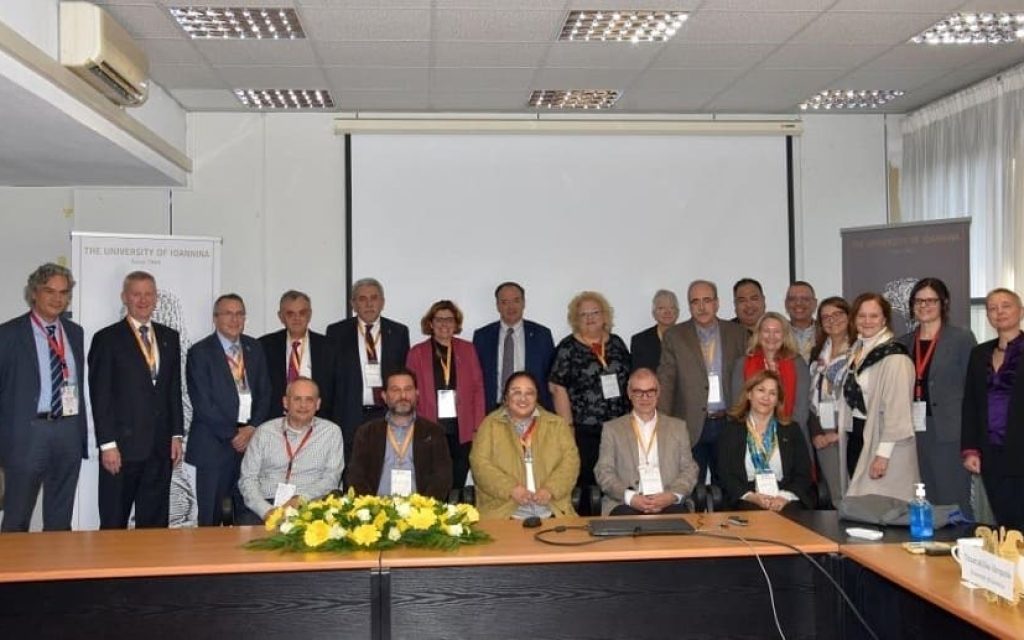 amerikanika panepistimia