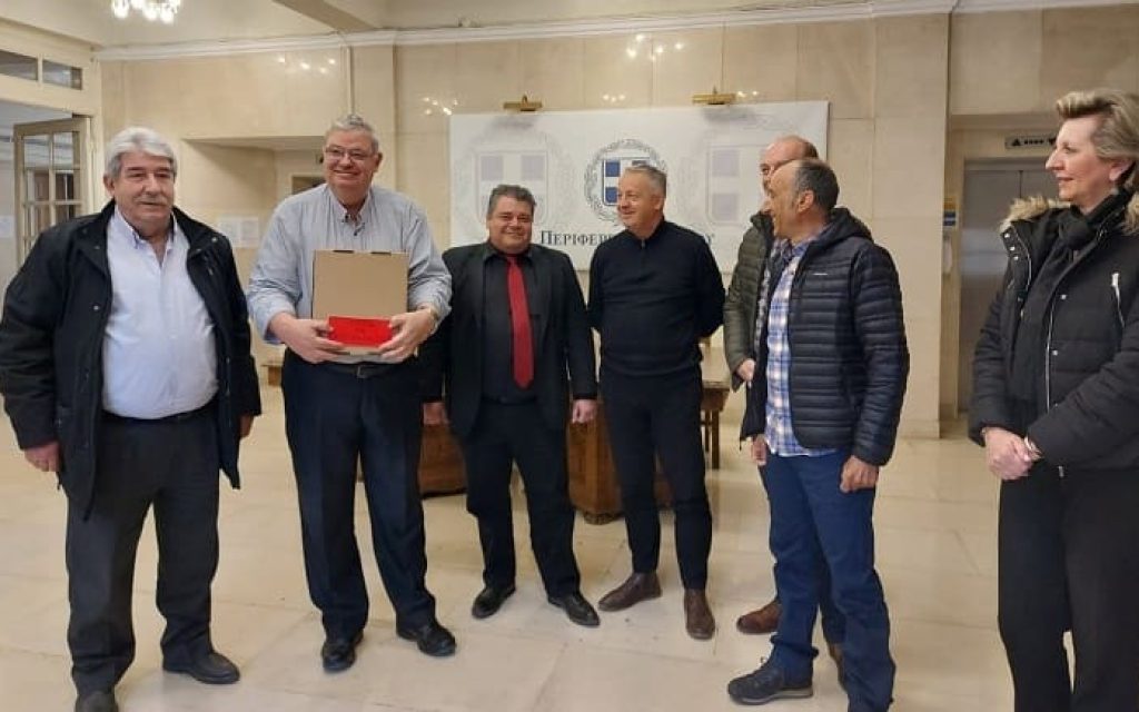 apinidotis katafigio