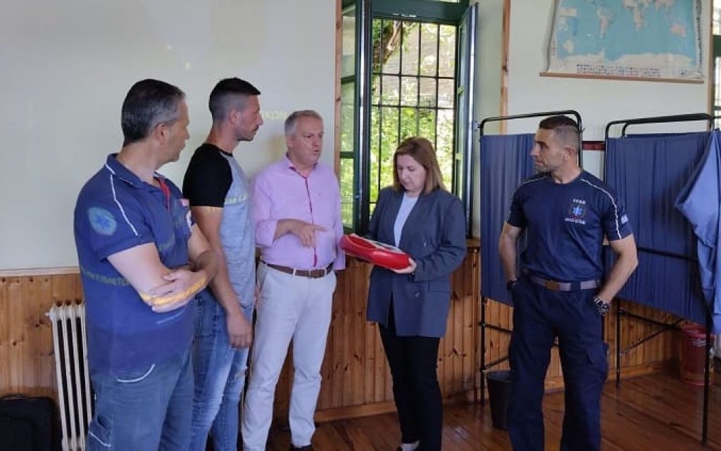 apinidotis monodentri