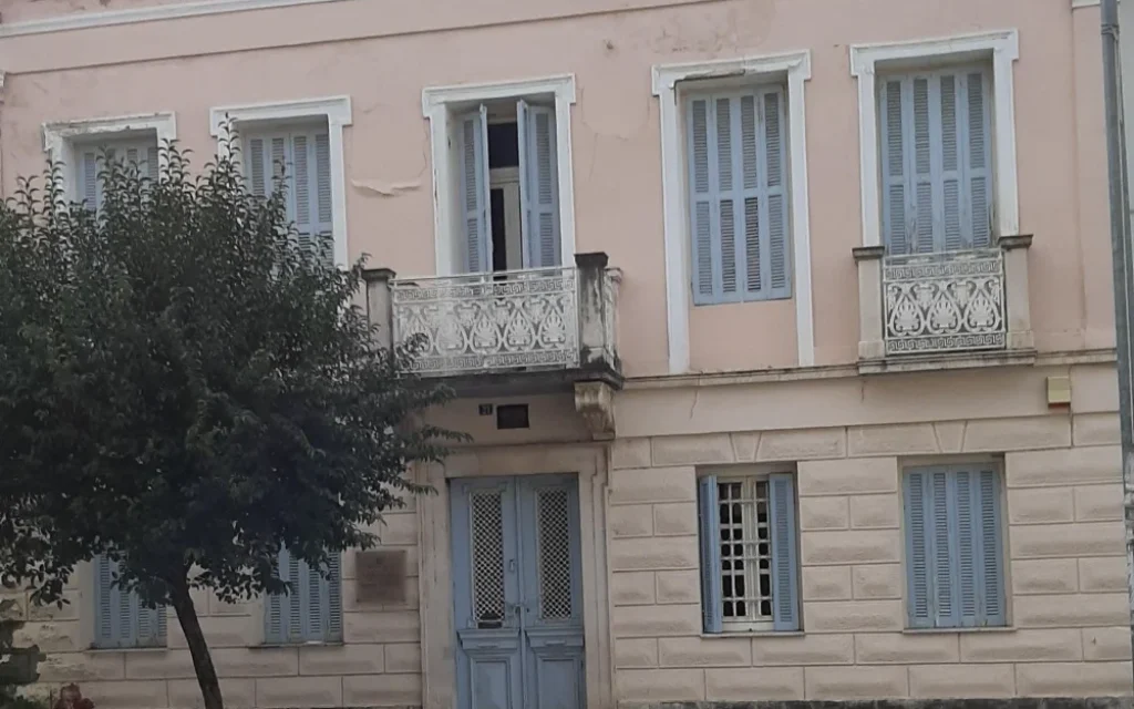 arxontiko isminis tzavela