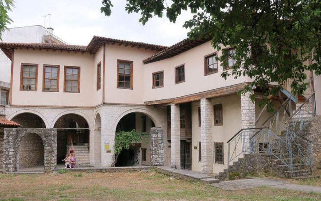 arxontikopyrsinella 960x543 1