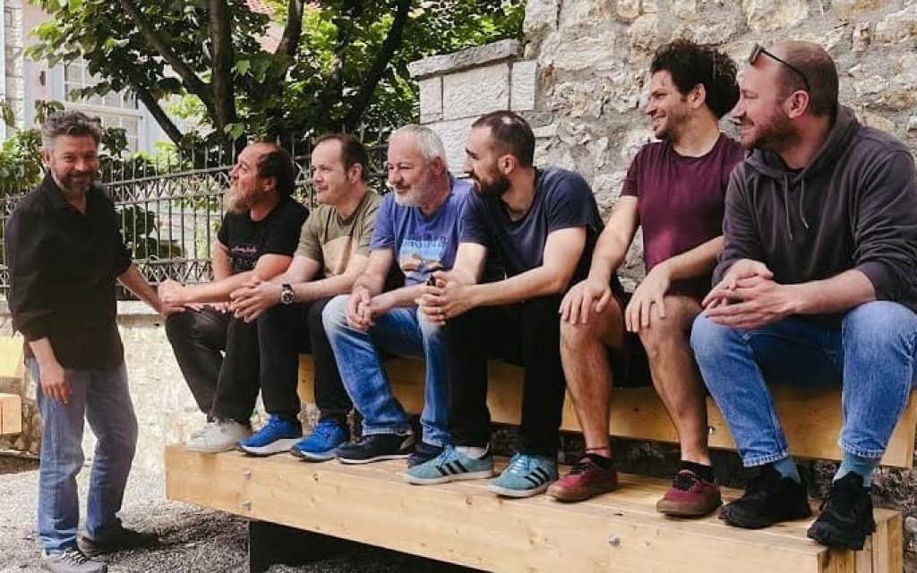 dipete to telos tis mikris mas polis 1