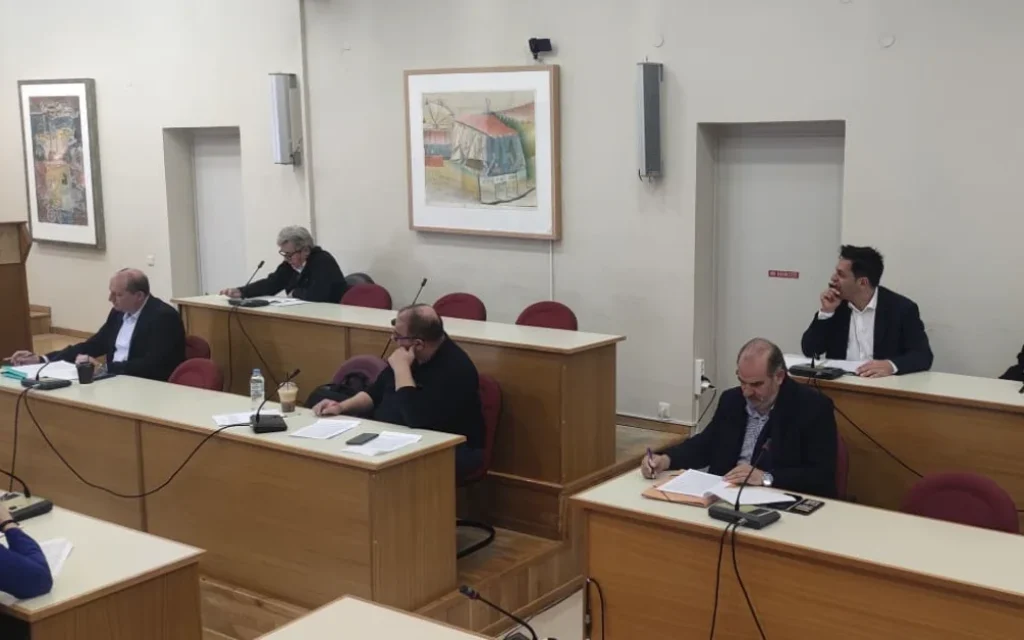 epitropi antipoliteusi