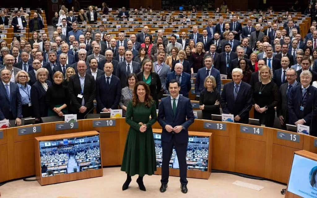 epitropi perifereion