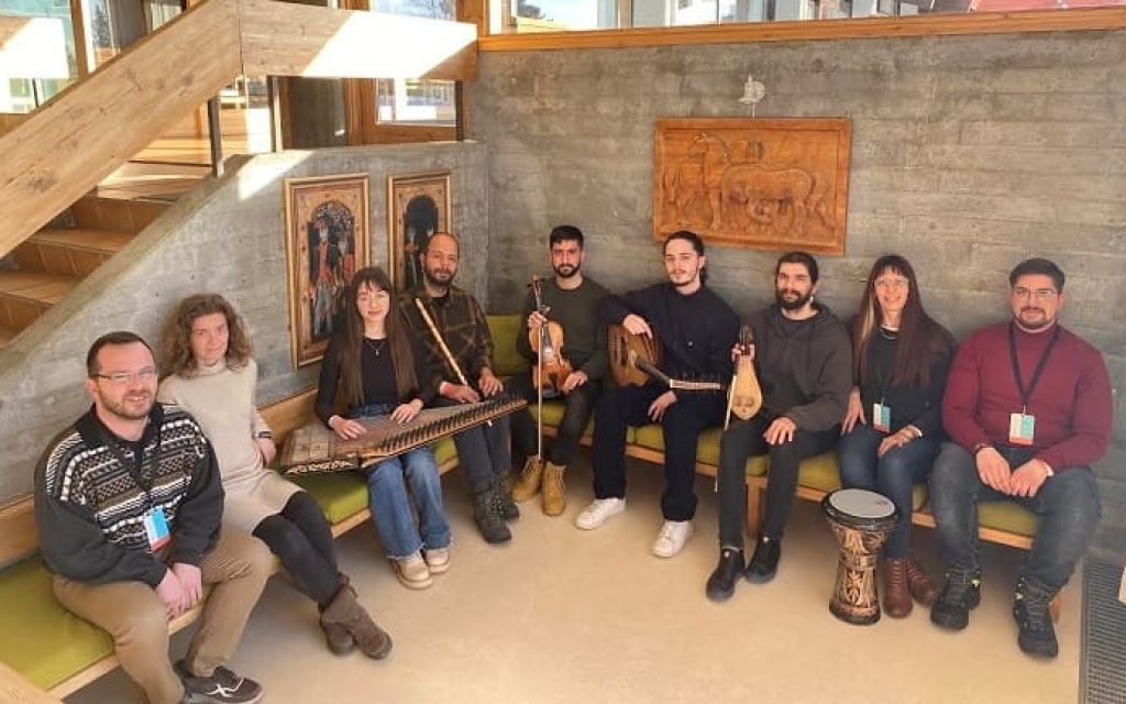 foitites mousikon spoudon