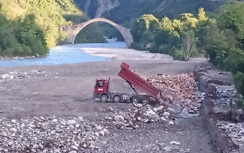 gefiri adrani