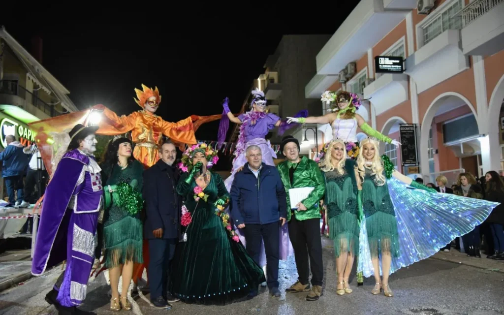 karnavali ginaikon ()