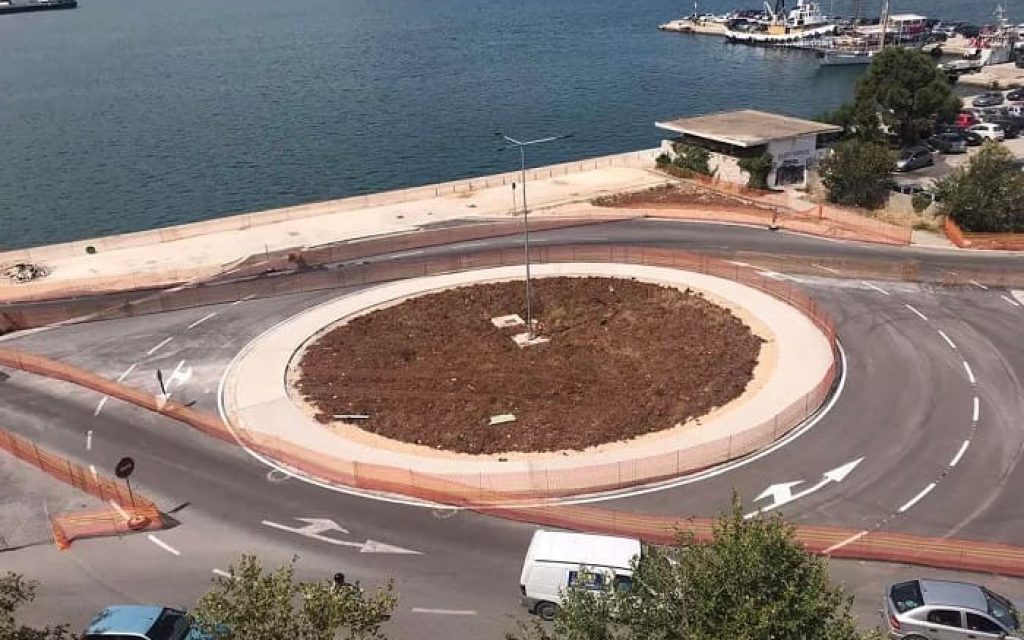 komvos paraliaki