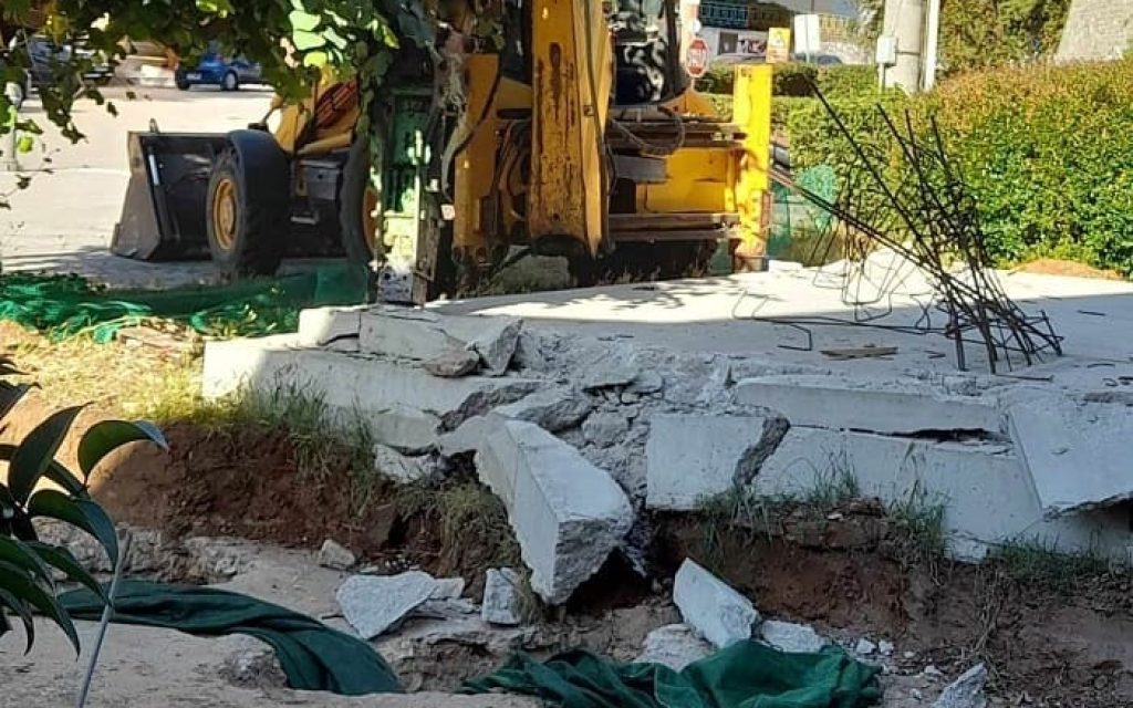 mnimeio olokautomatos 1