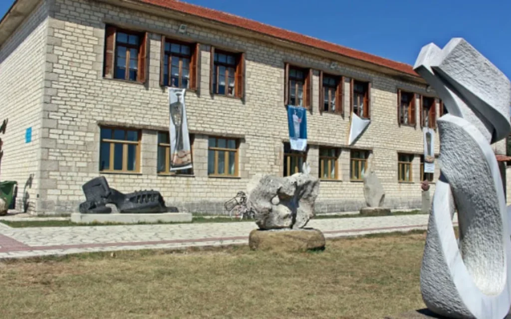 mouseio papagianni ()