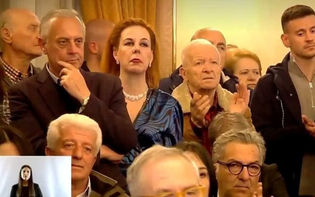 mpezas mitsotakis