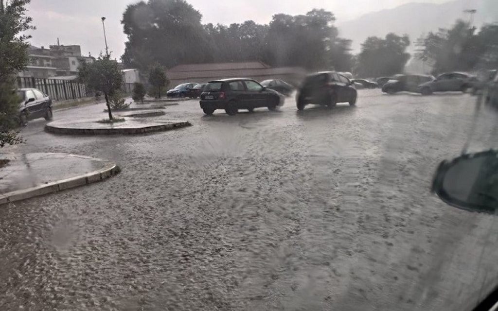 mpourini paralimnios