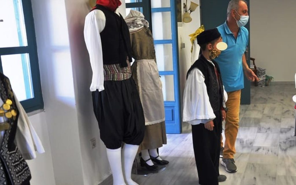 paradosiakes foresies