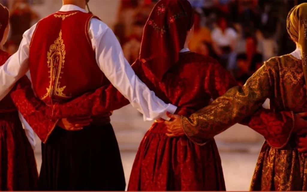 paradosiakoi xoroi paidia