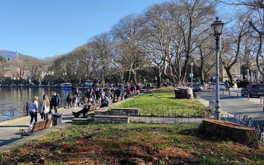 paralimnios kosmos censored