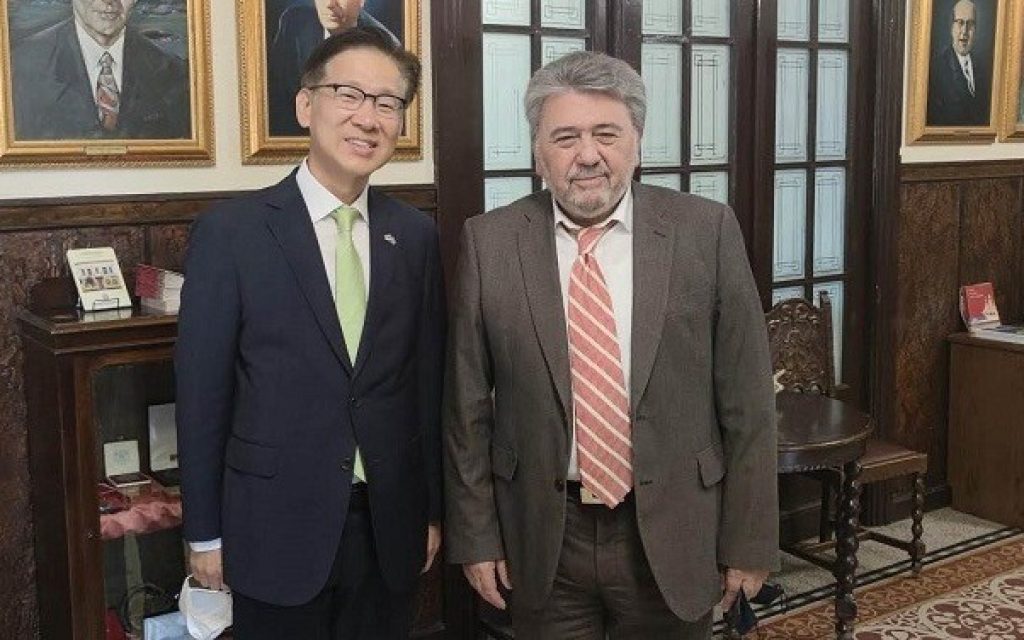 presvis koreas