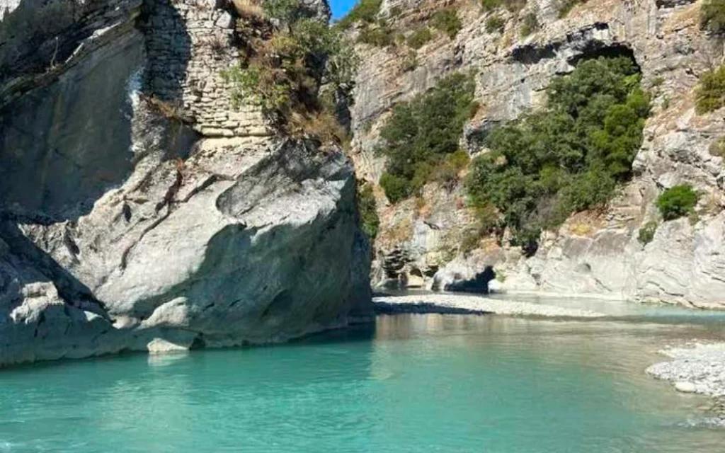 sarantaporos skordli